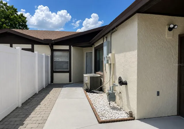 Photo 2 of Townhouse for sale at 10034 Brightfield Ct, Orlando, FL 32821 | MLS# O6437720 | Listing updated on 2026-10-10