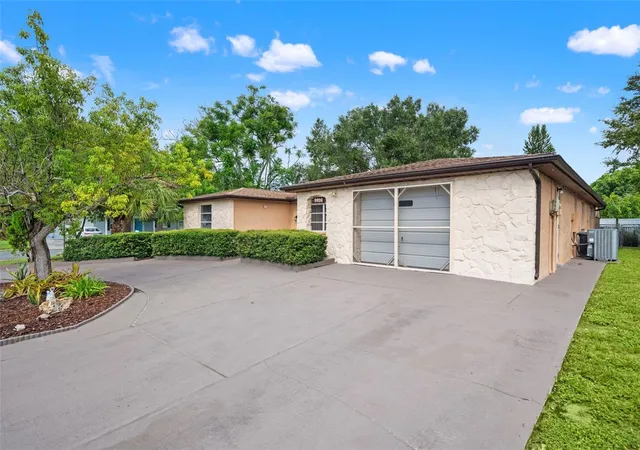 Photo 2 of Single family home for sale at 9926 Lakeside Ln, Port Richey, FL 34668 | MLS# W7889048 | Listing updated on 2026-09-06