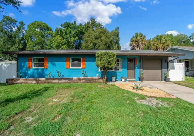 Photo 1 of Single family home for sale at 1005 Perkins St, Leesburg, FL 34748 | MLS# OM731383 | Listing updated on 2026-09-05