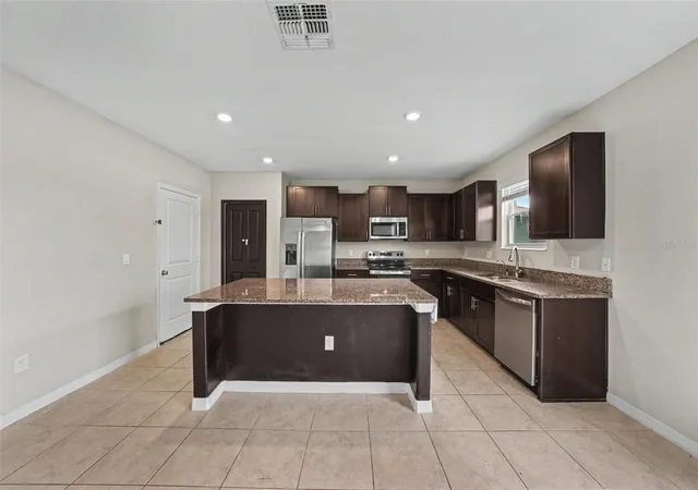 Photo 4 of Single family home for sale at 1507 Golden Glow Dr, Ruskin, FL 33570 | MLS# TB8543867 | Listing updated on 2026-09-05