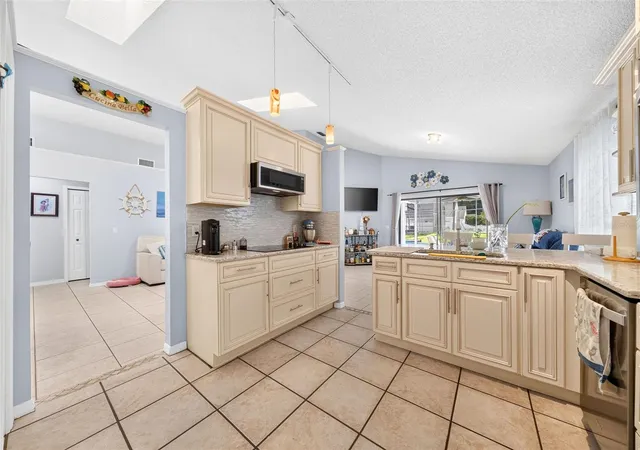 Photo 3 of Single family home for sale at 257 Lexingdale Dr, Orlando, FL 32828 | MLS# R4911908 | Listing updated on 2026-09-13