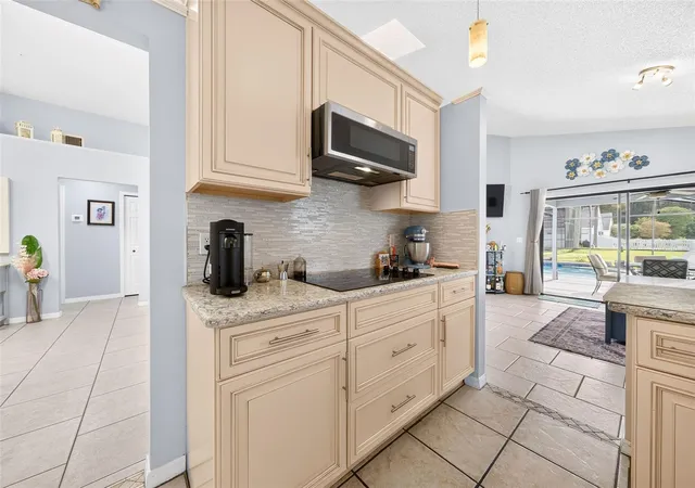 Photo 4 of Single family home for sale at 257 Lexingdale Dr, Orlando, FL 32828 | MLS# R4911908 | Listing updated on 2026-09-13
