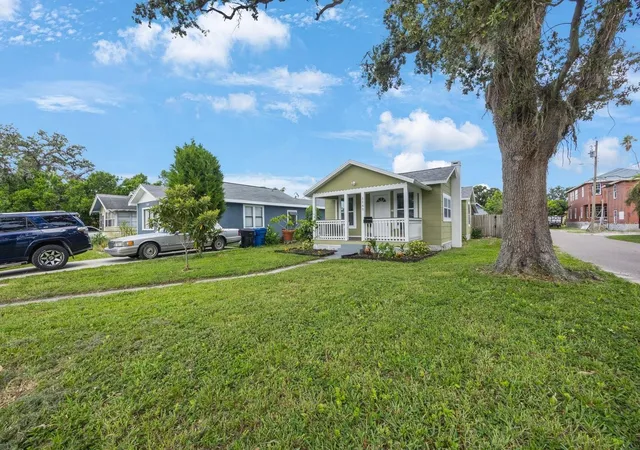 Photo 3 of Single family home for sale at 1160 36th Ave N, St Petersburg, FL 33704 | MLS# TB8543888 | Listing updated on 2026-09-17