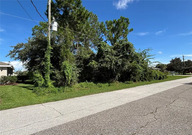 Photo 1 of Sale Pending at 25 Flinthill Ln, Palm Coast, FL 32137 | MLS# FC321091 | Listing updated on 2026-09-06
