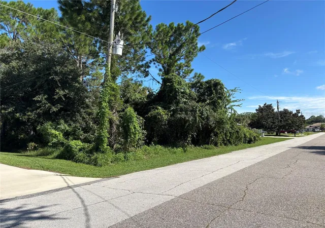 Photo 2 of Sale Pending at 25 Flinthill Ln, Palm Coast, FL 32137 | MLS# FC321091 | Listing updated on 2026-09-06