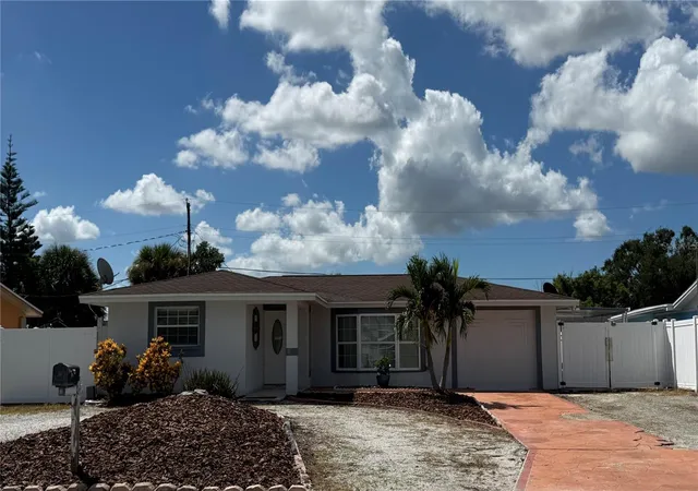 Single family home for sale at 3100 Lake Ridge Dr, SARASOTA, FL 34237 | MLS# A4704529