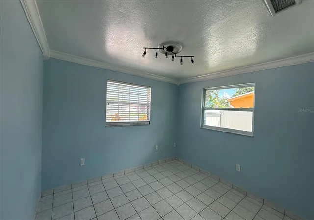 Photo 3 of Single family home for sale at 3100 Lake Ridge Dr, Sarasota, FL 34237 | MLS# A4704529 | Listing updated on 2026-09-23