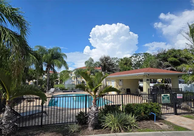 Listing Photo 2 - Condo for sale in building located at 5111 Royal Palms Wy, NEW PORT RICHEY, FL 34652 - Unit #202