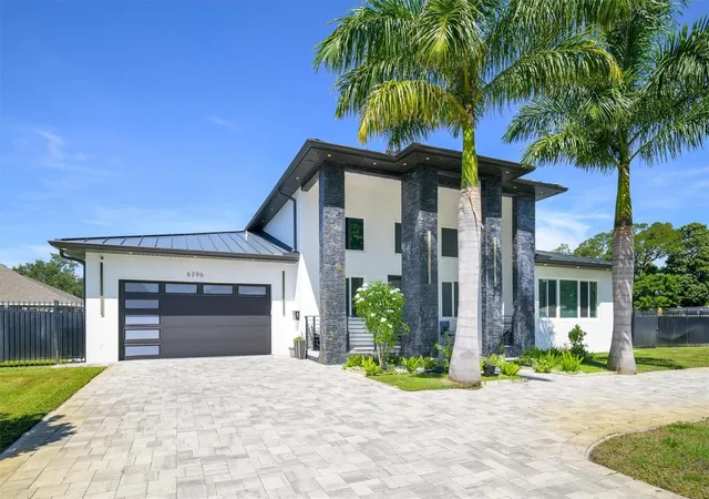2nd image of 6396 18th Street N, Saint Petersburg, FL 33702 | MLS# TB8543919