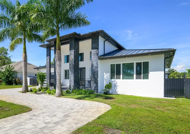 3rd image of 6396 18th Street N, Saint Petersburg, FL 33702 | MLS# TB8543919