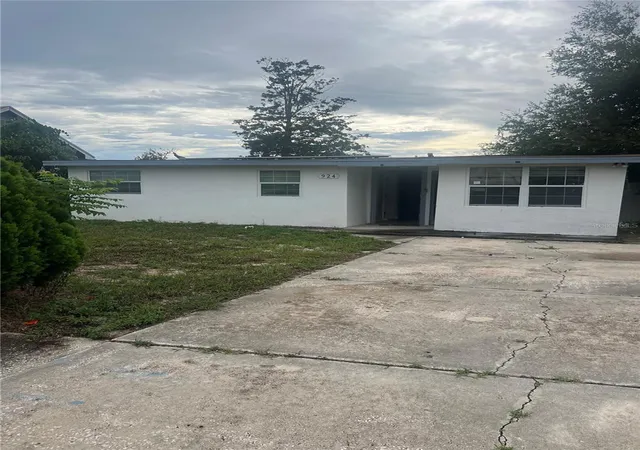 Photo 2 of Single family home for sale at 924 Ferndell Rd, Orlando, FL 32808 | MLS# O6437757 | Listing updated on 2026-09-08