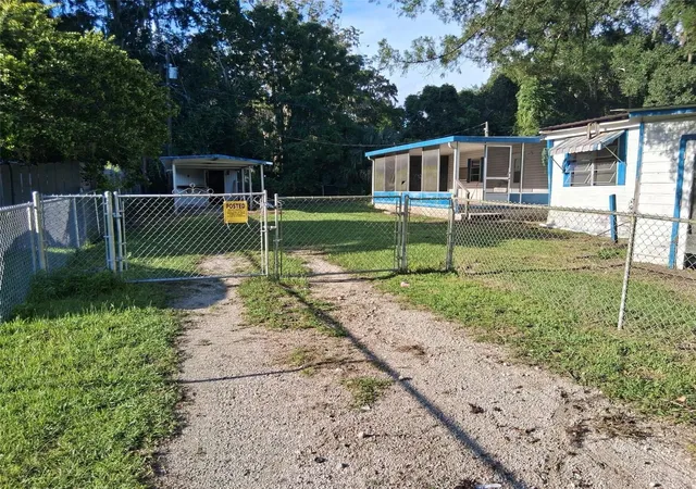 Photo 2 of Manufactured home for sale at 19405 Oakdale Ave, Brooksville, FL 34601 | MLS# TB8543936 | Listing updated on 2026-08-31
