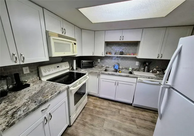 Listing Photo 4 - Condo for sale in building located at 2520 Caper Ln, Maitland, FL 32751 - Unit #204