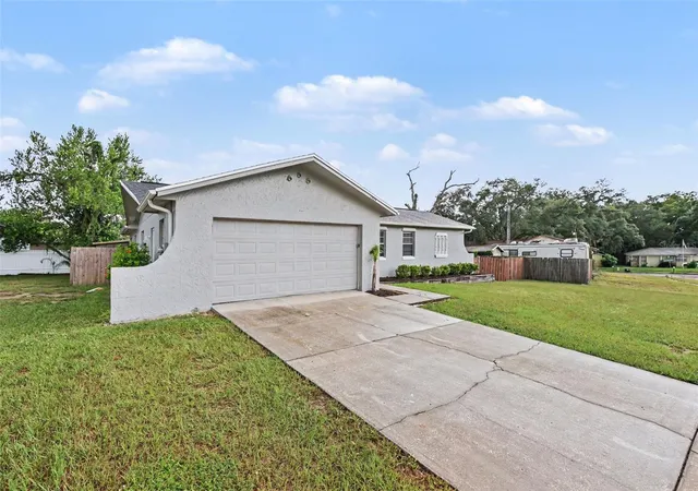 Photo 2 of Single family home for sale at 1909 Shannonwood Ct, Brandon, FL 33510 | MLS# O6437774 | Listing updated on 2026-09-01