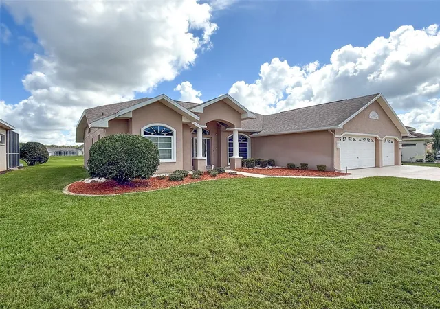 Photo 3 of Single family home for sale at 8533 Coral Crk Loop, Hudson, FL 34667 | MLS# W7889062 | Listing updated on 2026-10-07