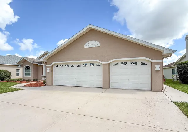 Photo 3 of Single family home for sale at 8533 Coral Crk Loop, Hudson, FL 34667 | MLS# W7889062 | Listing updated on 2026-10-07