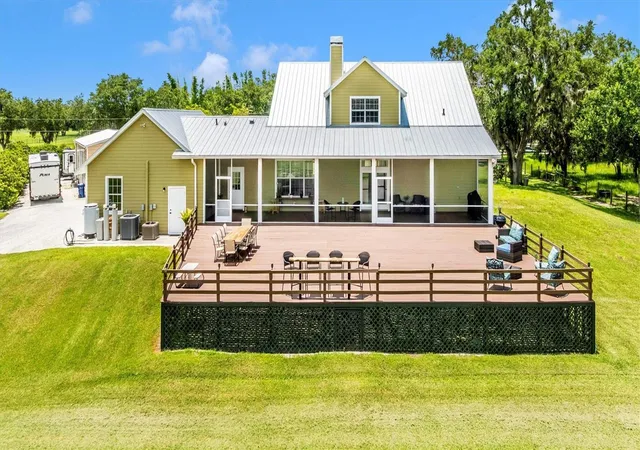 Photo 3 of Single family home for sale at 1901 Joshua Dr, Sarasota, FL 34240 | MLS# A4704550 | Listing updated on 2026-09-02