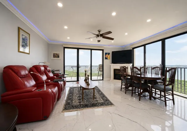 5th image of 1501 Gulf Blvd #305, Clearwater Beach, FL 33767 | MLS# TB8543958
