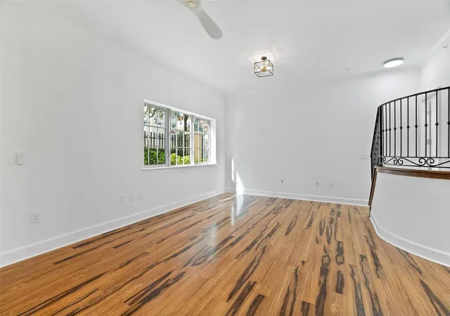 4th image of 300 Beach Dr NE #309, Saint Petersburg, FL 33701 | MLS# TB8543959