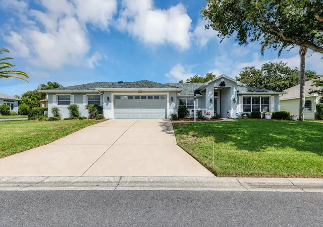 Photo 1 of Sale Pending at 3051 Keel Ct, Tavares, FL 32778 | MLS# V4951020 | Listing updated on 2026-09-14