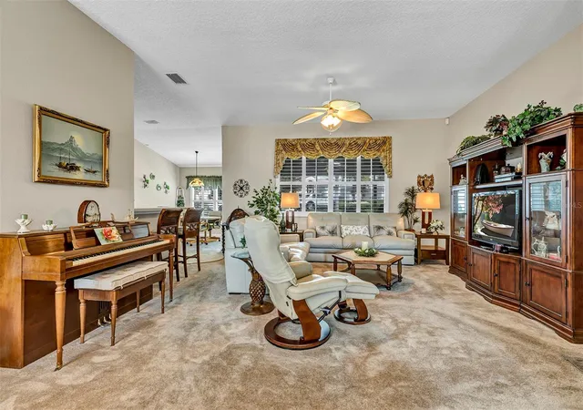 Photo 4 of Sale Pending at 3051 Keel Ct, Tavares, FL 32778 | MLS# V4951020 | Listing updated on 2026-09-14