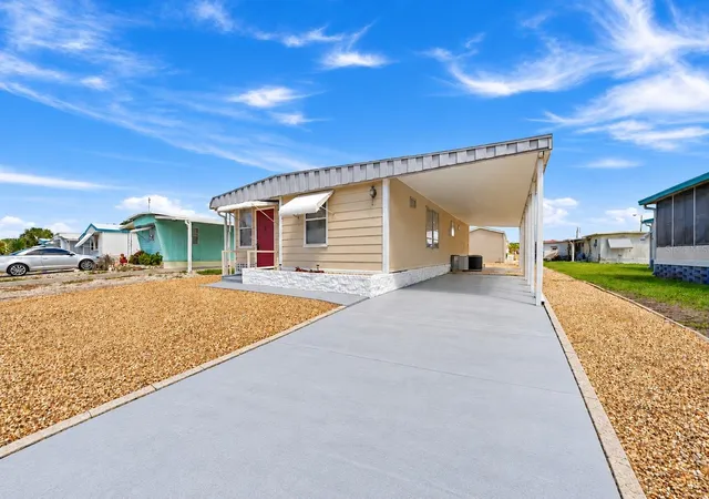 Photo 2 of Manufactured home for sale at 12110 Pawnee Dr, Hudson, FL 34667 | MLS# W7889063 | Listing updated on 2026-09-07