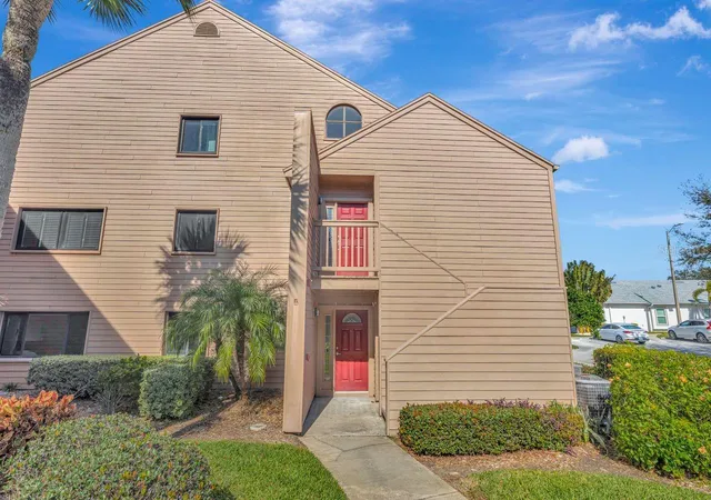 Photo 2 of Sale Pending at 341 Windrush Loop #341, Tarpon Springs, FL 34689 | MLS# TB8543971 | Listing updated on 2026-10-08