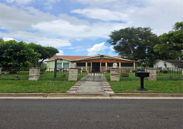 Photo 2 of Single family home for sale at 515 N 3rd Street, Lake Wales, FL 33853 | MLS# S5156637 | Listing updated on 2026-09-17