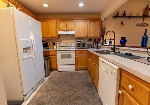 Listing Photo 5 - Condo for sale in building located at 2635 Ne 7Th St, Ocala, FL 34470 - Unit #102