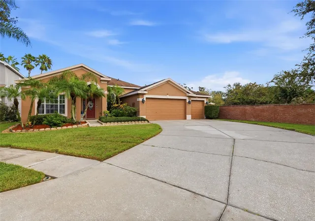Photo 3 of Single family home for sale at 8518 Parrots Landing Dr, Tampa, FL 33647 | MLS# TB8543975 | Listing updated on 2026-09-05