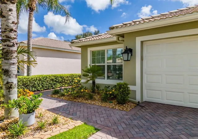 Photo 4 of Single family home for sale at 15818 Cobble Ml Dr, Wimauma, FL 33598 | MLS# TB8543979 | Listing updated on 2026-09-01