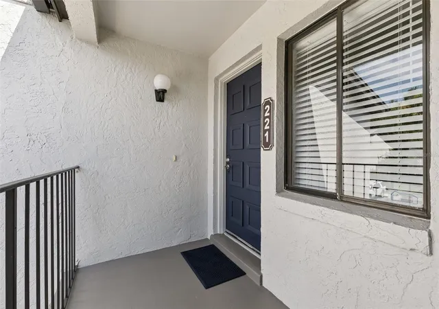 Photo 2 of Condo for sale at 16 Escondido Cir #221, Altamonte Springs, FL 32701 | MLS# O6437803 | Listing updated on 2026-09-05