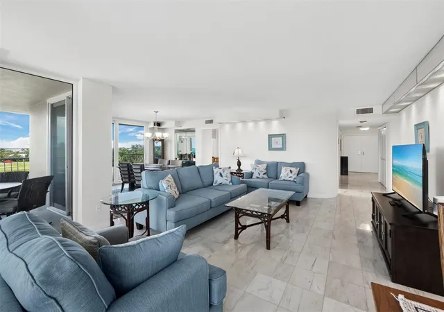 Listing Photo 4 - Condo for sale in building located at 775 Longboat Clb Rd, Longboat Key, FL 34228 - Unit #405