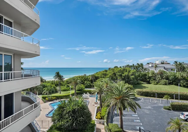 Listing Photo 5 - Condo for sale in building located at 775 Longboat Clb Rd, Longboat Key, FL 34228 - Unit #405