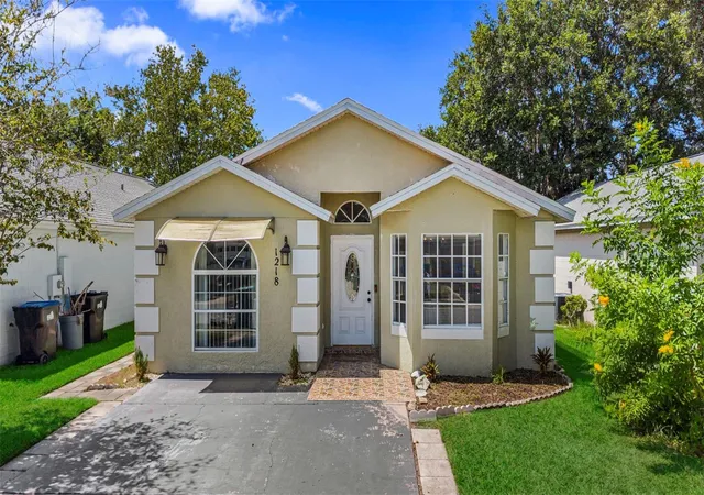 Photo 1 of Single family home for sale at 1218 Shoshanna Dr, Orlando, FL 32825 | MLS# O6437805 | Listing updated on 2026-09-07