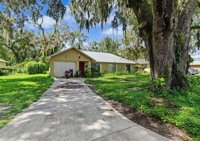 Photo 3 of Single family home for sale at 509 E Drew St, Plant City, FL 33563 | MLS# TB8543990 | Listing updated on 2026-09-15