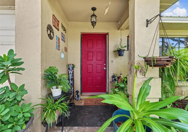 Photo 3 of Single family home for sale at 509 E Drew St, Plant City, FL 33563 | MLS# TB8543990 | Listing updated on 2026-09-15