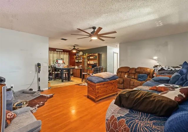 Photo 4 of Single family home for sale at 509 E Drew St, Plant City, FL 33563 | MLS# TB8543990 | Listing updated on 2026-09-15