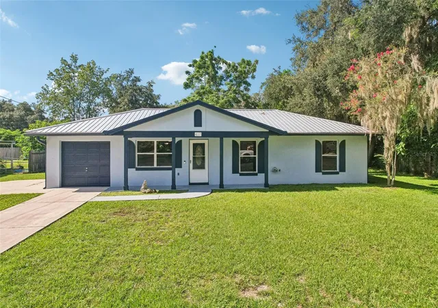 Photo 1 of Single family home for sale at 417 W Hunt Ave, Bushnell, FL 33513 | MLS# G5117198 | Listing updated on 2026-09-24