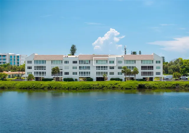 Photo 3 of Condo for sale at 4800 Gulf Of Mexico Dr #PH 3, Longboat Key, FL 34228 | MLS# A4704564 | Listing updated on 2026-09-14