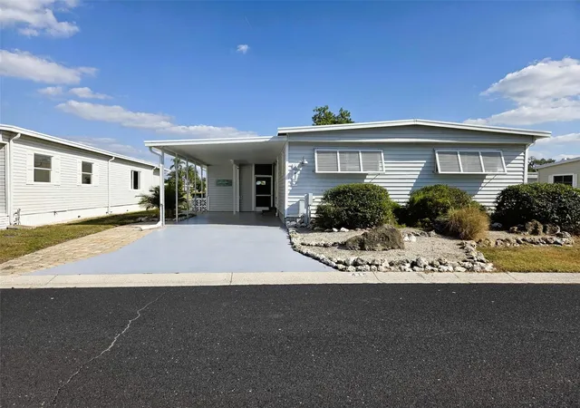 Photo 2 of Sale Pending at 415 Oakwood Blvd W, Sarasota, FL 34237 | MLS# A4704572 | Listing updated on 2026-09-02