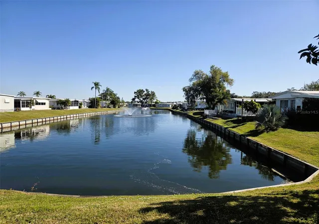 Photo 3 of Sale Pending at 415 Oakwood Blvd W, Sarasota, FL 34237 | MLS# A4704572 | Listing updated on 2026-09-02