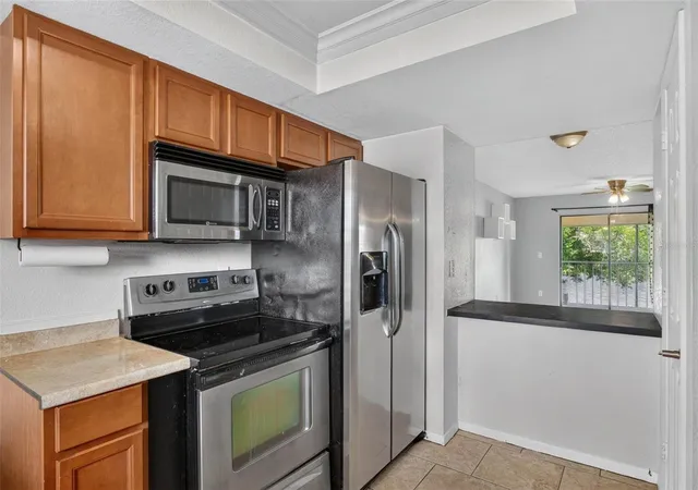 Listing Photo 2 - Condo for sale in building located at 6301 58Th St N, Pinellas Park, FL 33781 - Unit #806