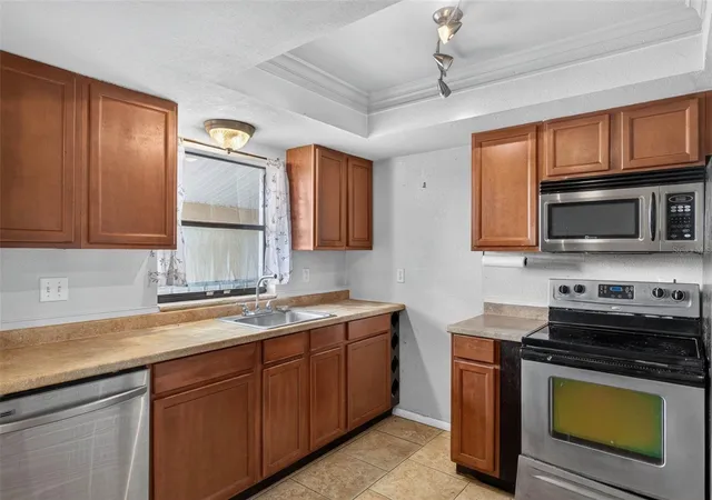 Listing Photo 3 - Condo for sale in building located at 6301 58Th St N, Pinellas Park, FL 33781 - Unit #806