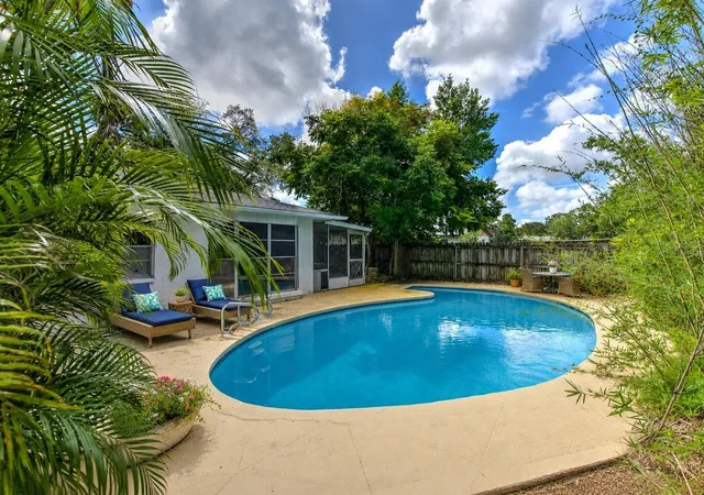 Photo 2 of Single family home for sale at 1802 Cherry Ridge Ln, Brandon, FL 33511 | MLS# TB8544027 | Listing updated on 2026-09-05