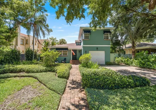 Photo 3 of Single family home for sale at 3528 Foster Hl Dr N, Saint Petersburg, FL 33704 | MLS# TB8544042 | Listing updated on 2026-10-21