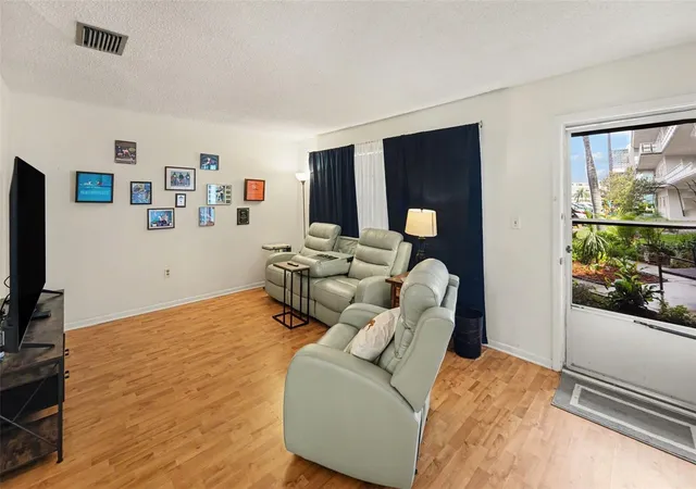 5th image of 5530 80th Street N #C101, Saint Petersburg, FL 33709 | MLS# TB8544043