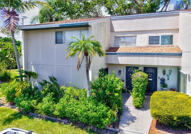 Photo 1 of Townhouse for sale at 903 Byron Ln, Sarasota, FL 34243 | MLS# A4704581 | Listing updated on 2026-09-01
