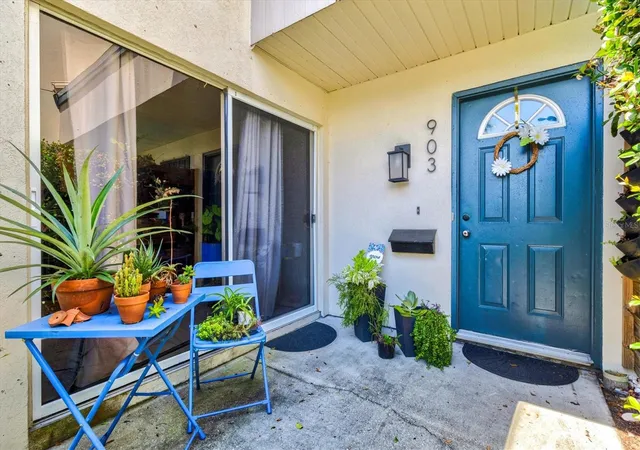 Photo 3 of Townhouse for sale at 903 Byron Ln, Sarasota, FL 34243 | MLS# A4704581 | Listing updated on 2026-09-01