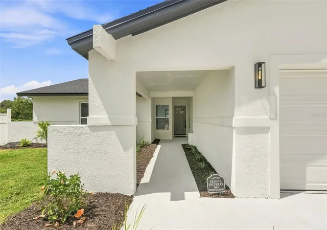 Photo 3 of Single family home for sale at 607 Willow Ct, Brandon, FL 33510 | MLS# TB8544065 | Listing updated on 2026-10-20